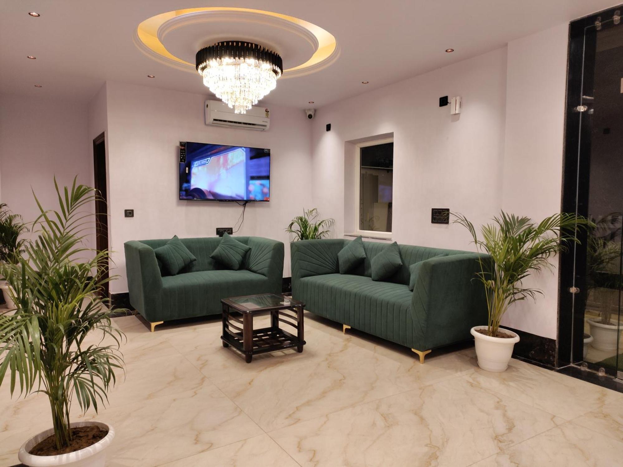 Emerald Suites Greater Noida Buitenkant foto
