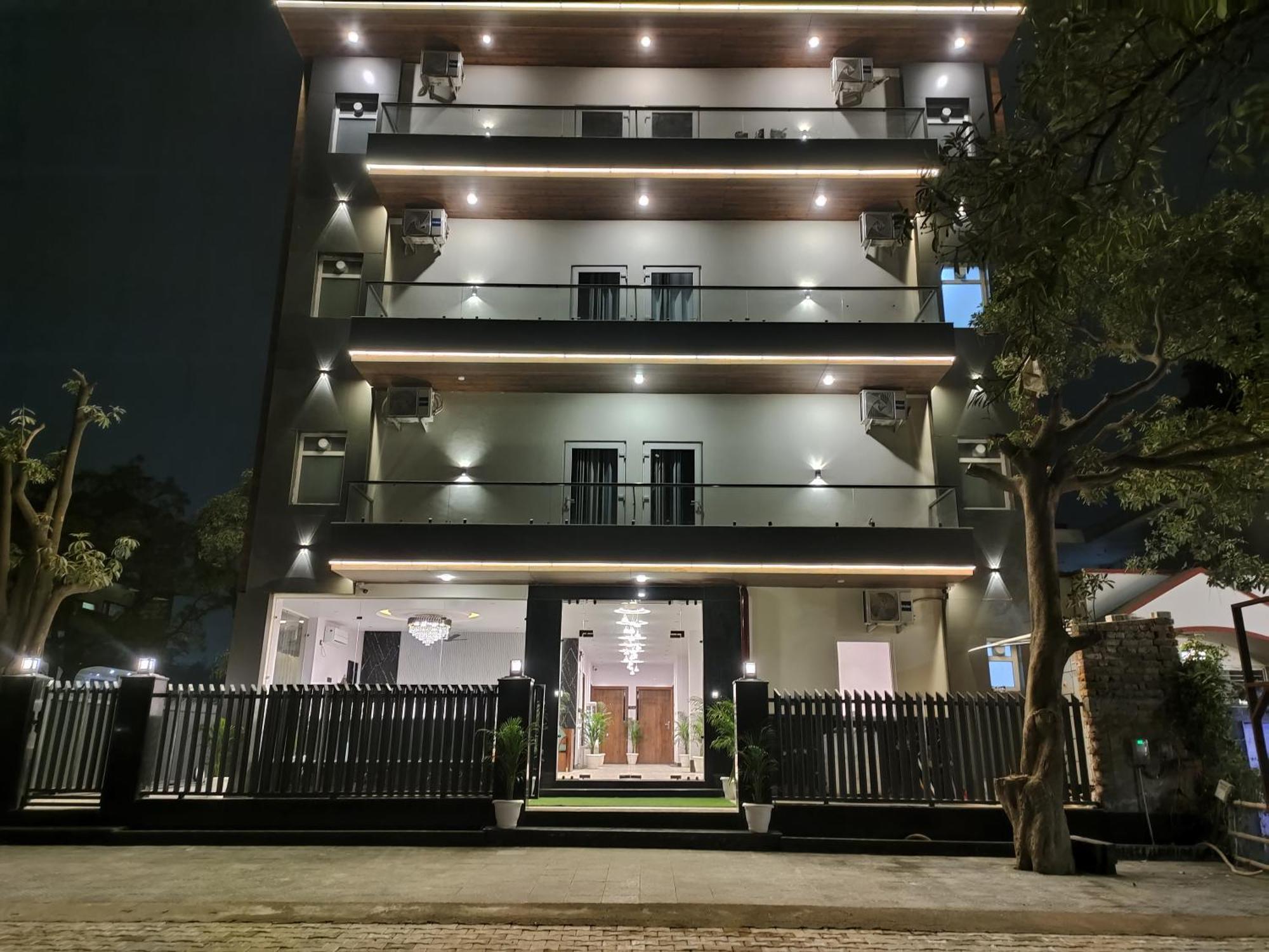 Emerald Suites Greater Noida Buitenkant foto