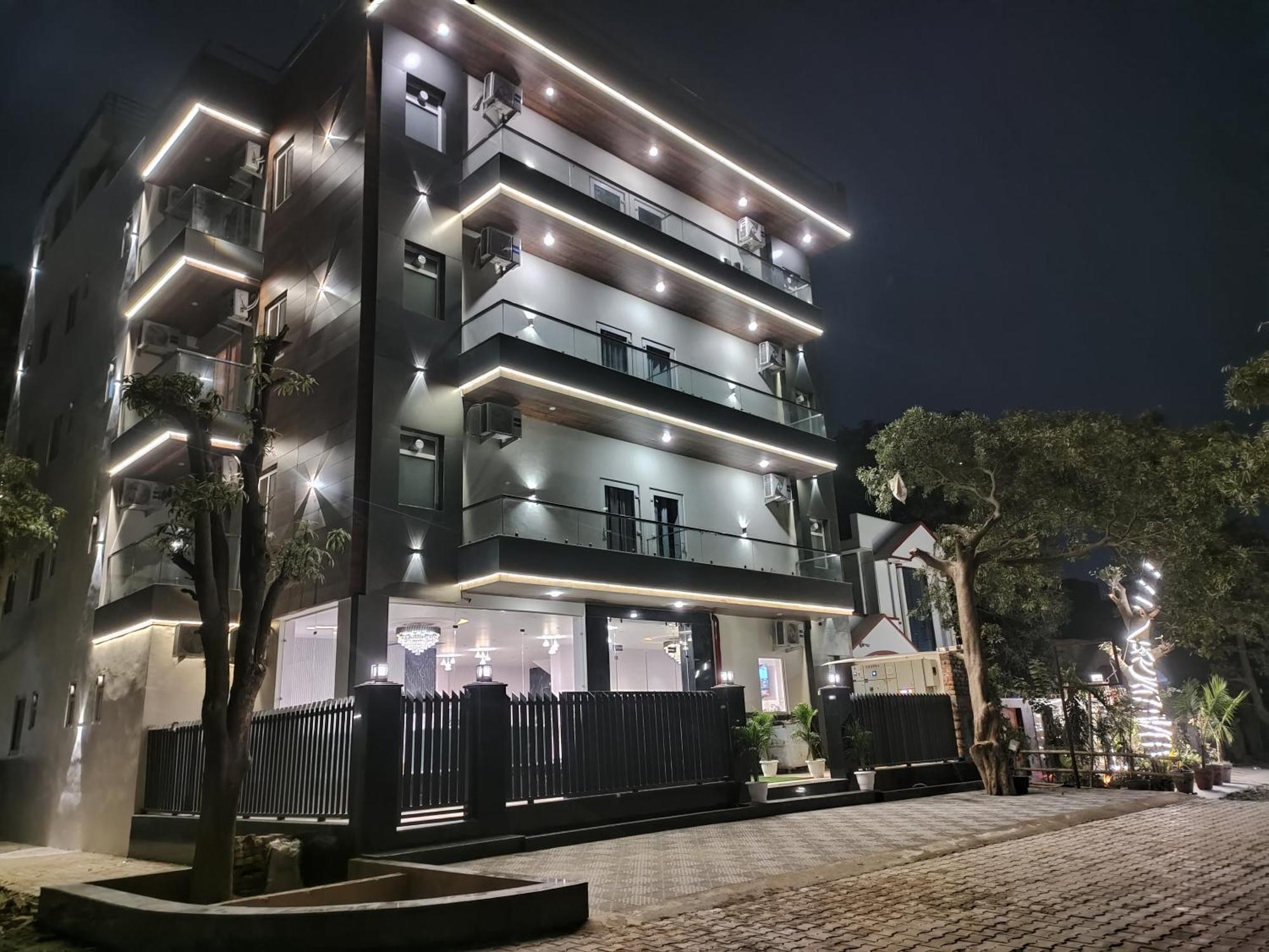 Emerald Suites Greater Noida Buitenkant foto