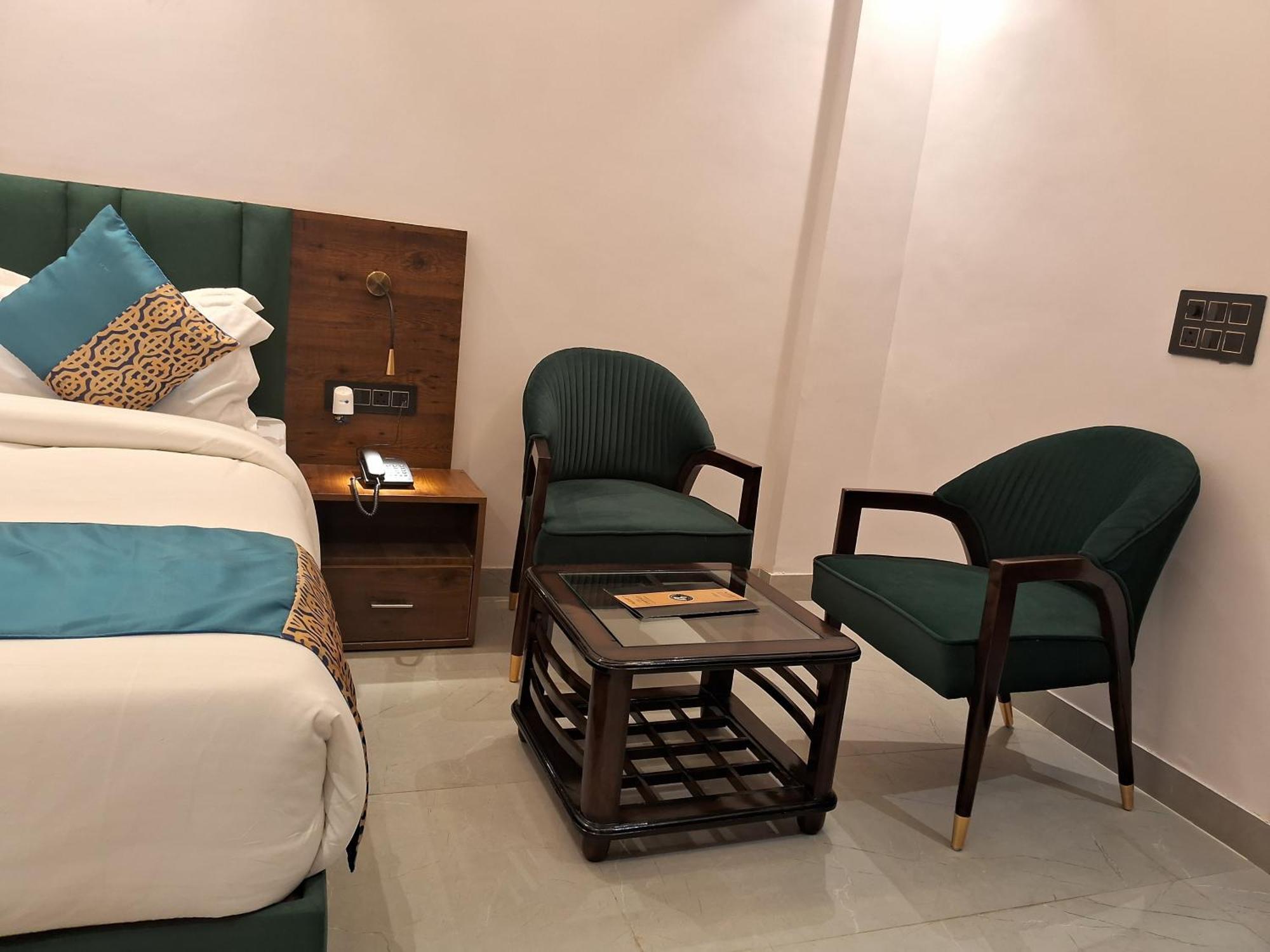 Emerald Suites Greater Noida Kamer foto