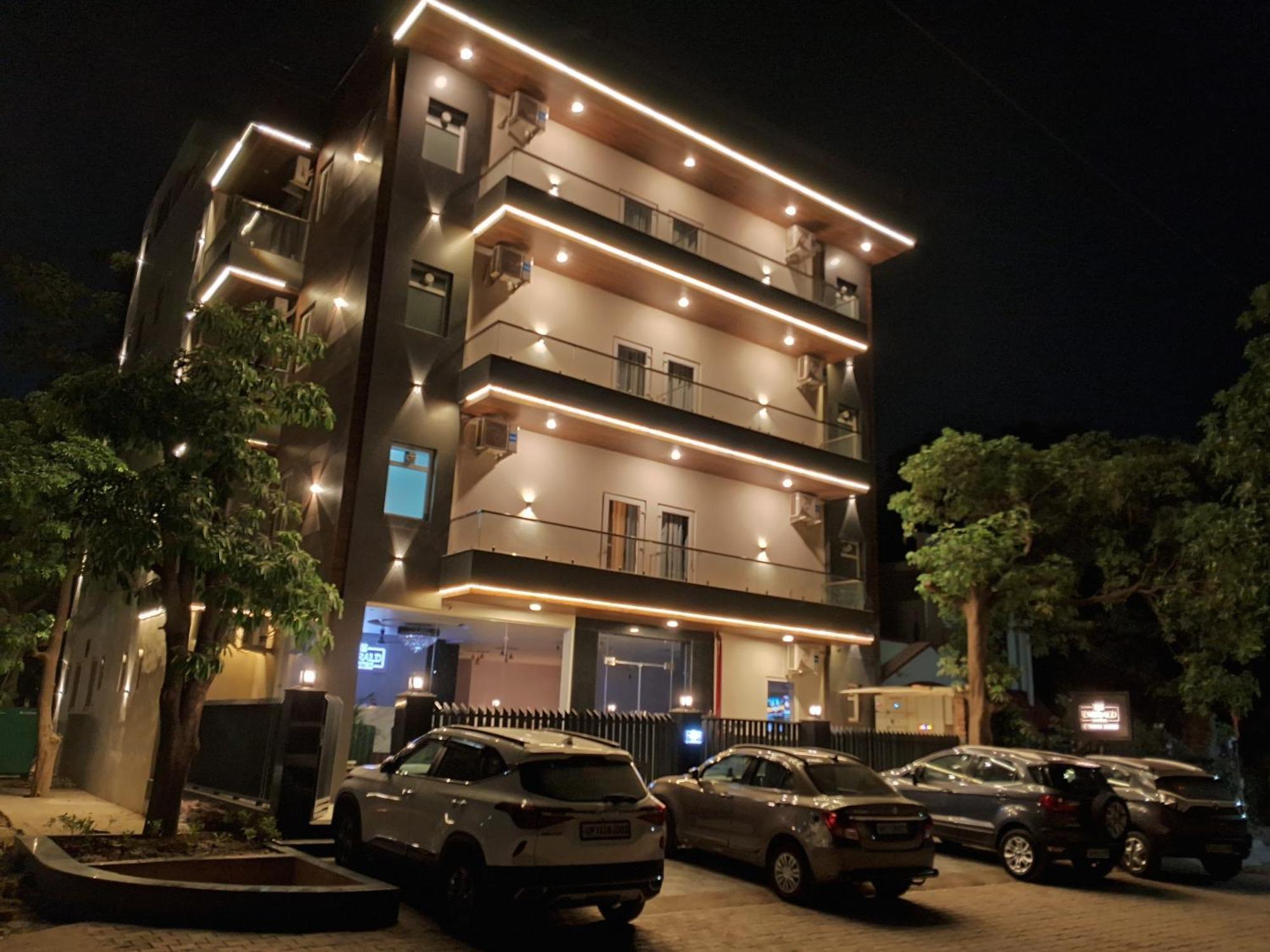 Emerald Suites Greater Noida Buitenkant foto