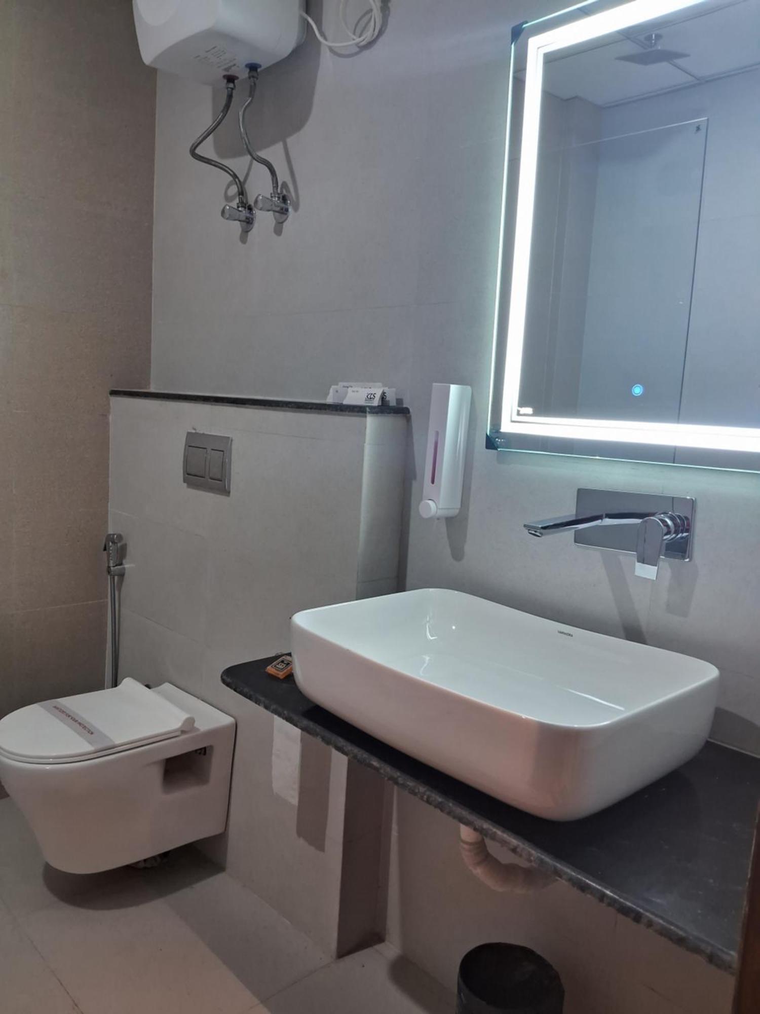 Emerald Suites Greater Noida Kamer foto