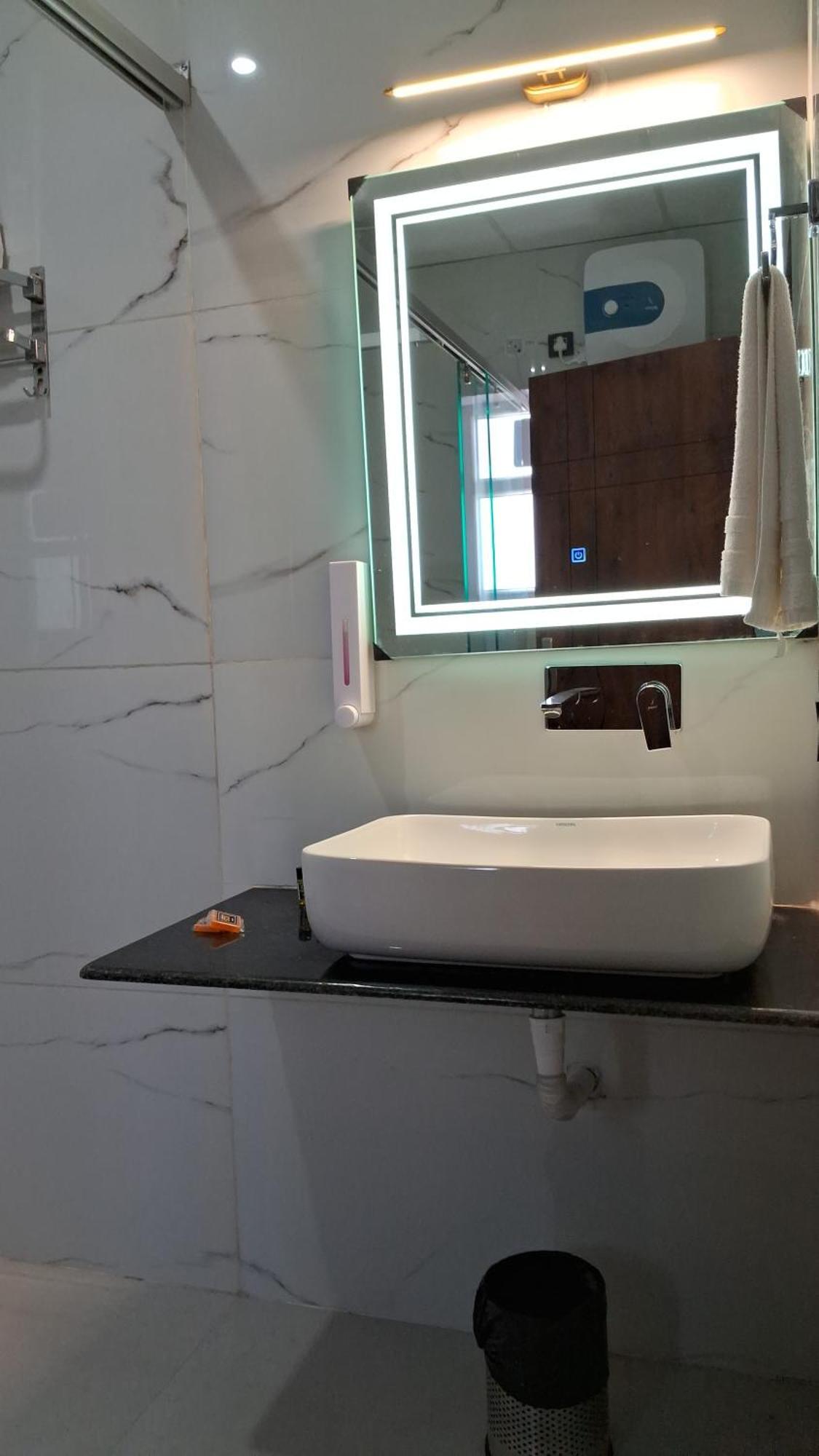 Emerald Suites Greater Noida Kamer foto