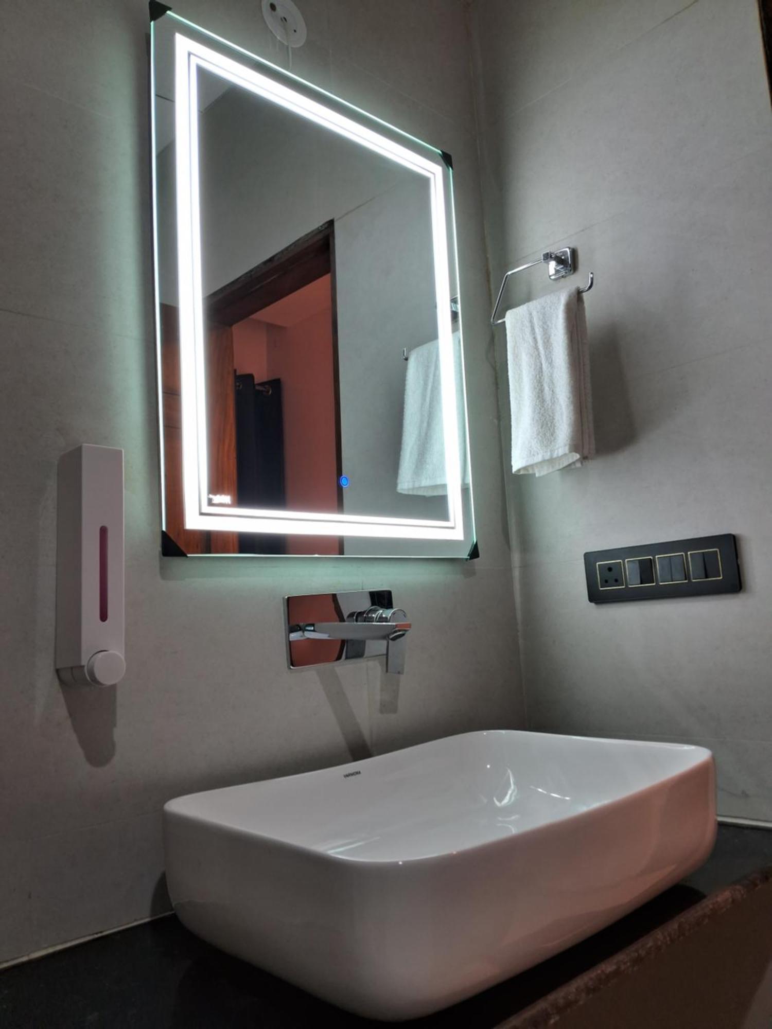 Emerald Suites Greater Noida Kamer foto