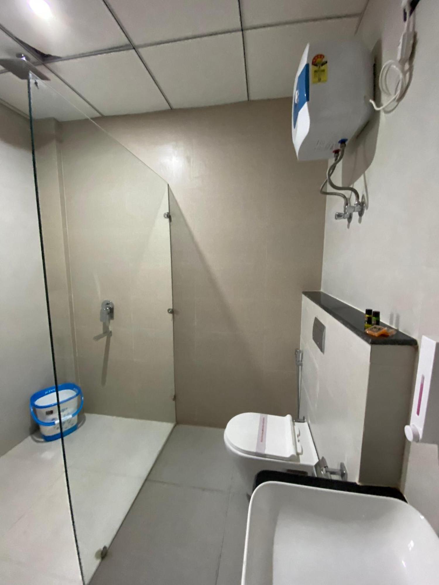 Emerald Suites Greater Noida Kamer foto
