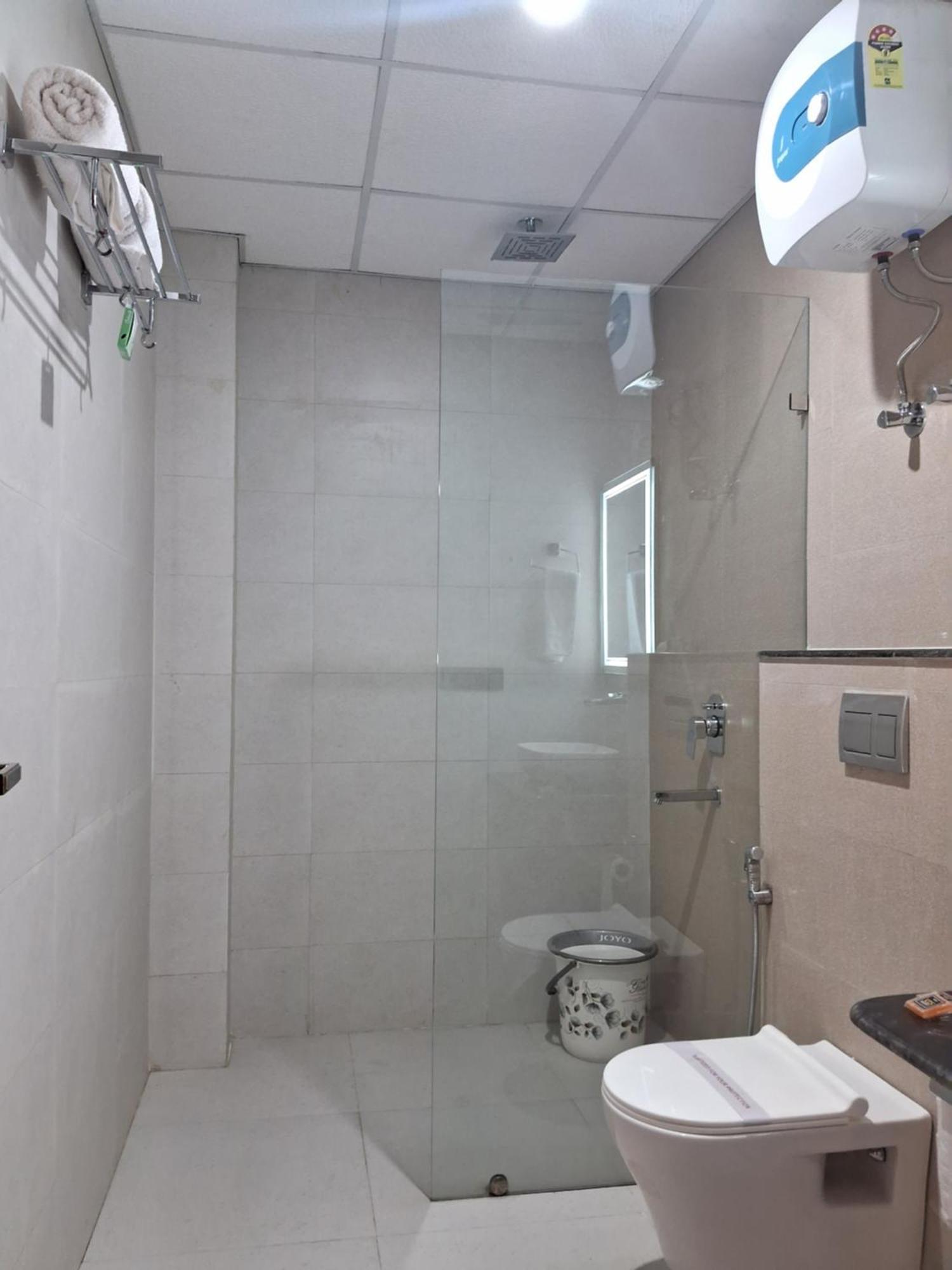 Emerald Suites Greater Noida Kamer foto