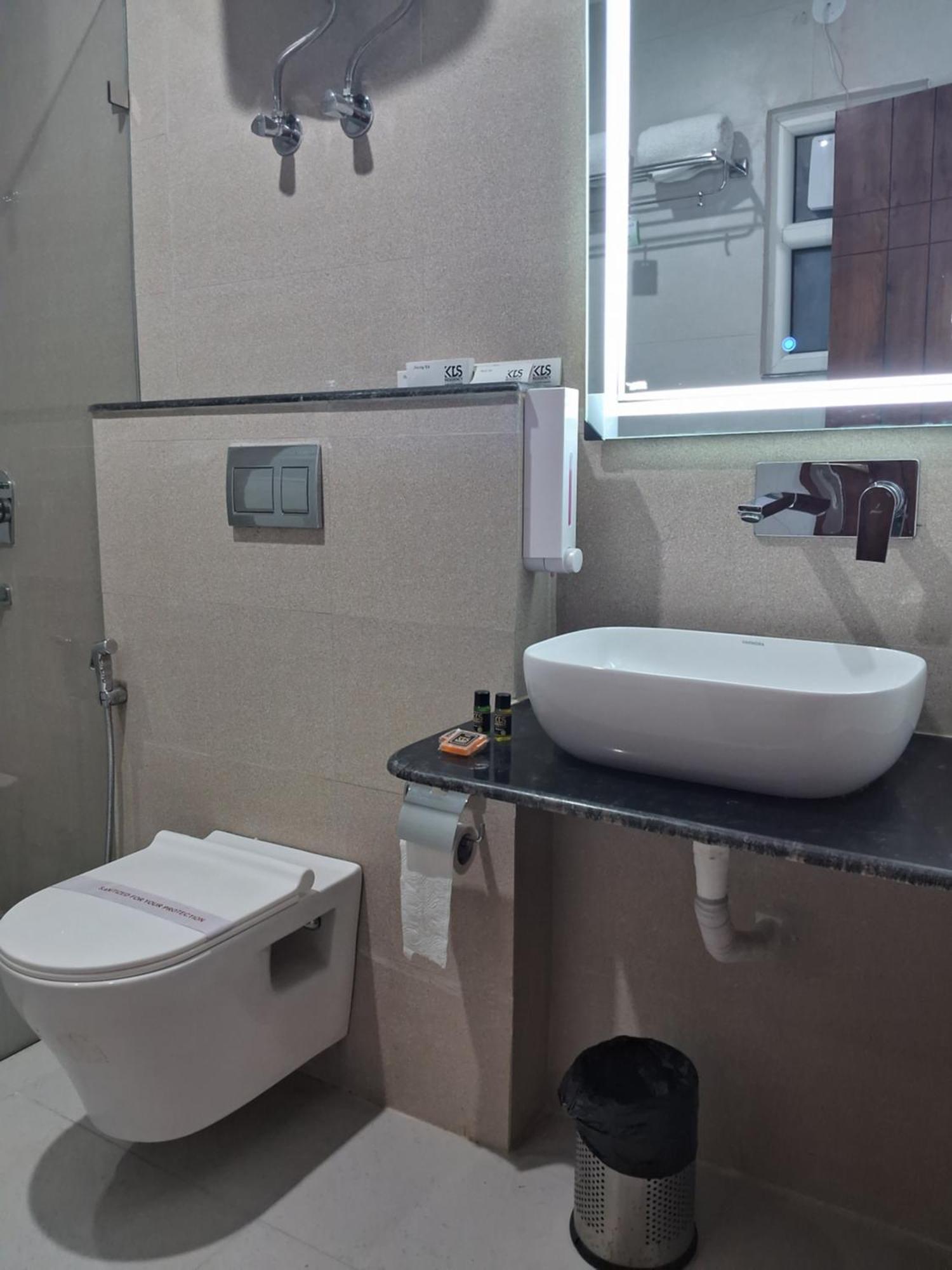 Emerald Suites Greater Noida Kamer foto